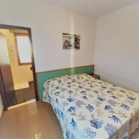 Familiar House With Fenced Garden In Apartment *